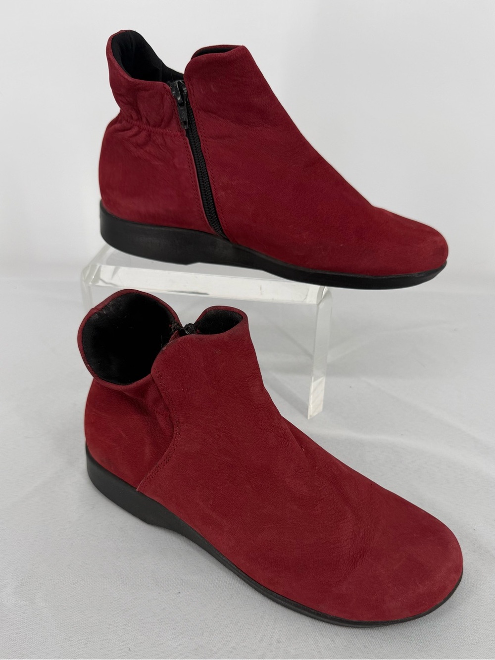 Arcopedico Woman’s Red Nubuck/Suede Comfort Ankle Booties with Side Zip Size 9